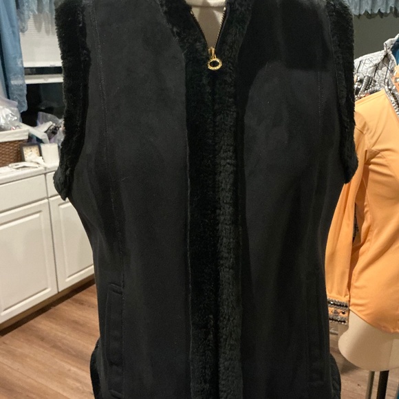 Chaps vest by Ralph Lauren , black ultrasuede with black lined shearling adult L - Picture 1 of 4